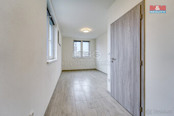 Prodej bytu 3+kk, 74 m², se zahradou ve Vochově - 12