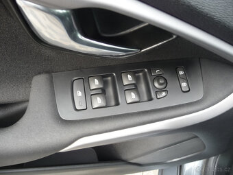 Volvo V 40 2.0 D2 ECO KINETIC vozidlo po prvním majiteli - 12