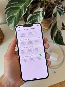 iPhone 13 bílý - 12