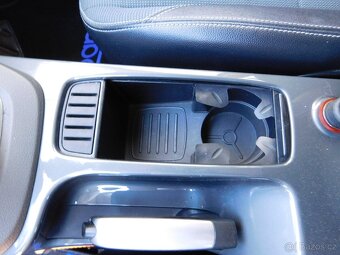 Ford C-max 2.0 TDCi,,TITANIUM,pěkný,BEZ KOROZE,tažný - 12