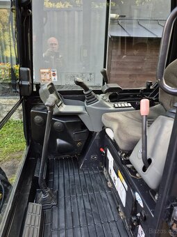 Minibagr Yanmar SV18 - 12