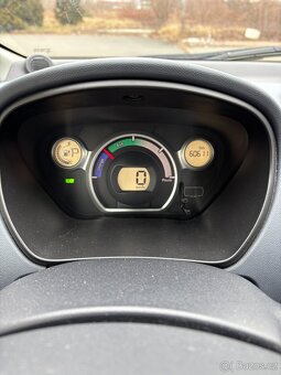 Peugeot iOn electric - 12