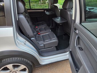Dobrý den nabízím k prodeji krásný rodiny vůz Volkswagen Tou - 12