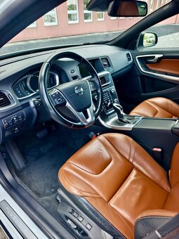 Volvo V60 2.4D D6/208kwPlug-in Hybrid,Summum,AWD, pěkný vůz - 12