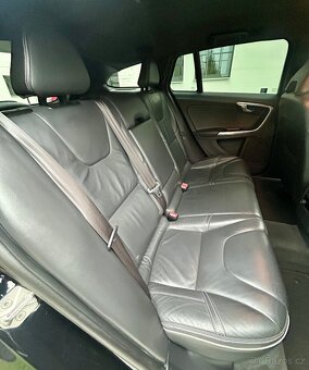 VOLVO V60 2.0D3 R-DESIGN-5VÁLCE-AUTOMAT-KUŽE-NAVI-COCKPIT - 12