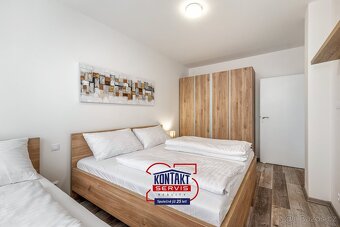Prodej luxusního apartmánu 3+KK se saunou, terasou a zahrado - 12