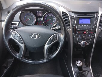 Hyundai i30 1,4 73 kW KOMBI TRIKOLOR - 12