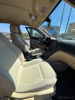 Alfa Romeo 159 1.9 JTDm Sportwagon (2009) - 12