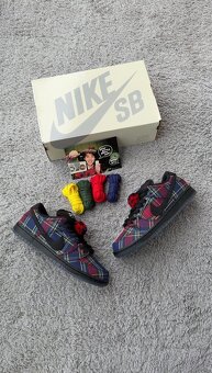 Nike SB Dunk Low Nardwuar - 12