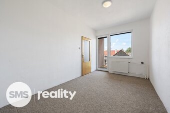 Prodej prostorného řadového domu 4+1 s garáží a zahradou – Č - 12