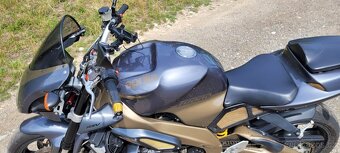 Aprilia Tuono 1000R - 12