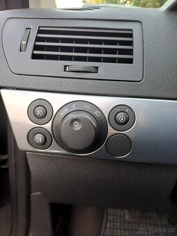 Opel Astra 1.9 CDTi (110 kW) z roku 2010 - 12