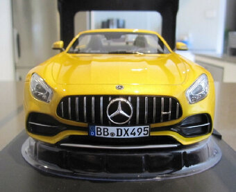 1:18 Mercedes AMG GT R 2017 solarbeam yellow Autoart - 12