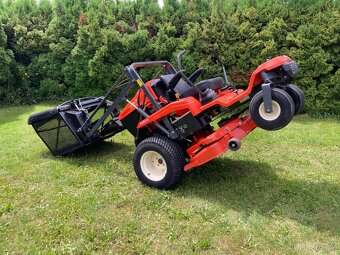 Zahradní traktor Kubota GZD 21 HD Zero Turn - 12