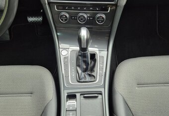 Volkswagen Golf VII e-Golf 1.majitel servisní kniha - 12