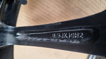 Alu kola BMW 19" 5x120 8,5J ET35 F30 E90 E46 senzory - 12