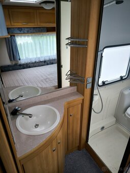 Karavan Knaus Azur 500 - francouzská postel, plynový bojler - 12