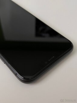 Černý iPhone 11, 128 GB - 12