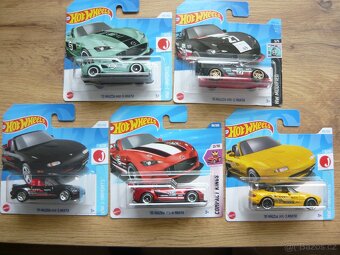 AUTÍČKA HOT WHEELS - 12