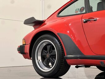 Porsche 911 SC z roku 1983 - 12