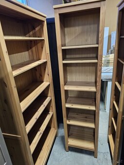 KNIHOVNA IKEA HEMNES V PŘÍRODNÍM PROVEDENÍ - 12