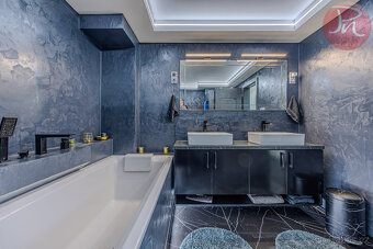 Luxusní rodinný dům v Markvartovicích – elegance, komfort a  - 12