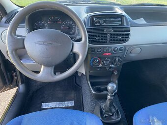 FIAT PUNTO II.  1.2 8v 44kW ŠEDÁ rok 2002 - 12
