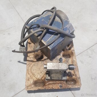 Cnc obrábací centrum MCFV 100 - 12