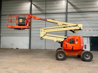 TERÉNNÍ  KLOUBOVÁ PLOŠINA. JLG 450 AJ II - 12