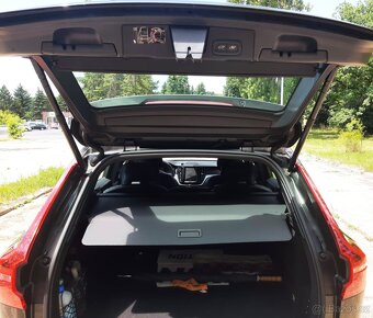 Prodám Volvo XC60 D4 Momentum - 12