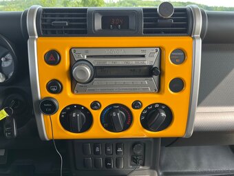 Toyota FJ Cruiser 2. majitel zakoupeno nové v EU - 12