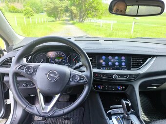 Opel Insignia Sports Tourer 1.6cdti 100kw rok 2020 - 12