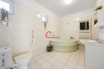 Prodej, patrový rodinný dům Velké Bílovice, možné dvougen.by - 12