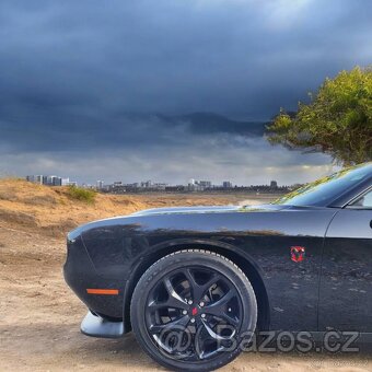 Dodge Challenger R/T 5.7 V8 HEMI - 12