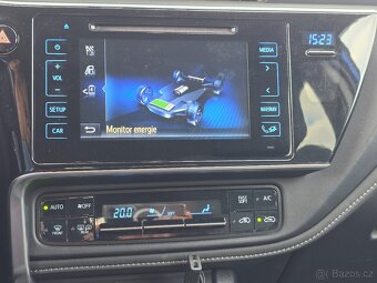 Toyota Auris Hybrid - 12