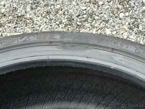 Pěkné zimní pneu Goodyear 215/40/17 vzorek 8mm - 12
