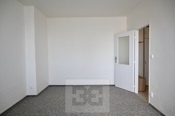 Byt 2+1 po celkové rekonstrukci v blízkosti Technologického  - 12