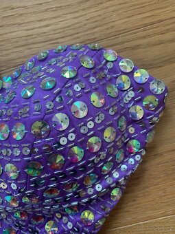 Fialové plesové šaty s kamínky bez ramínek XS - 12