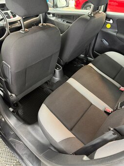 Peugeot 207 TRENDY 1.4 - 12