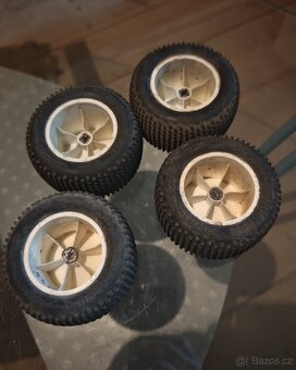 Rc kola na 1:10, disk 2.2 palce (56 mm). - 12