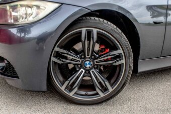 BMW Rad 3 Touring 320 i 150k A/T - 12