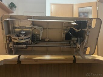 Retro skříňový šicí stroj Lucznik 438 - 12