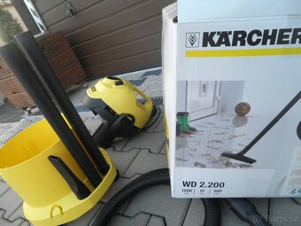 vysavač KARCHER - 12