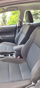 Toyota Auris - 12