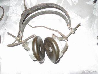 Reproduktor v dřevěné skřínce . - 12