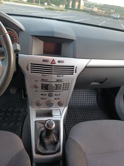 Opel Astra H kombi 1.7 Cdti 2009 - 12