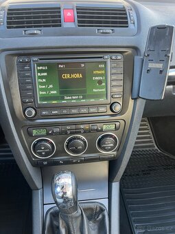Škoda Octavia 2 2.0 TDI - 12