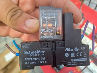 Relé, jističe, stykače, deon - Schneider - 12