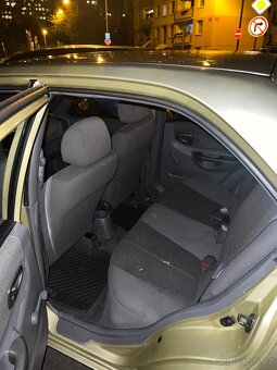 Hyundai accent - 12