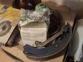 Různé náhradní díly pro auto Škoda 100 - 12